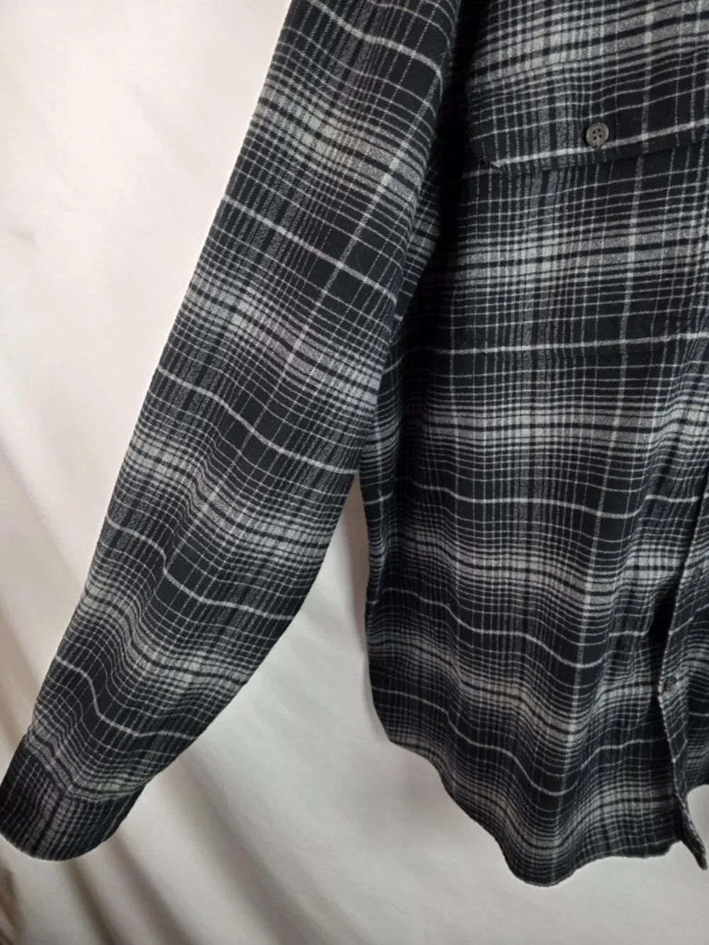 Banana Republic Men's Flannel Shirt Size XXL Black Plaid Long Sleeve Button Down